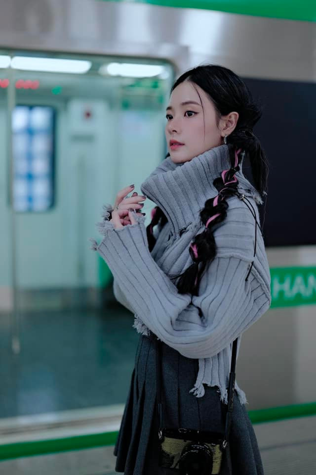 Midu cũng được xếp vào hội độc thân "đắt giá" nhất nhì của showbiz Việt. Midu cũng được xếp vào hội độc thân "đắt giá" nhất nhì của showbiz Việt.