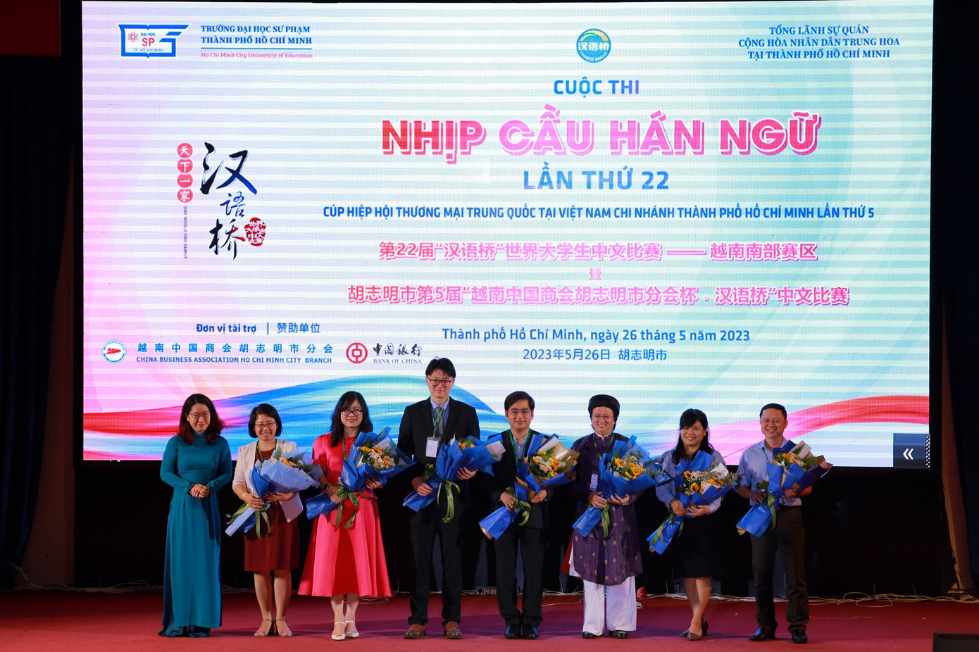 Các đơn vị đại biểu, ban giám khảo của cuộc thi Nhịp cầu Hán ngữ. Nguồn: Trường Đại học Sư phạm Thành phố Hồ Chí Minh - HCMUE Các đơn vị đại biểu, ban giám khảo của cuộc thi Nhịp cầu Hán ngữ. Nguồn: Trường Đại học Sư phạm Thành phố Hồ Chí Minh - HCMUE