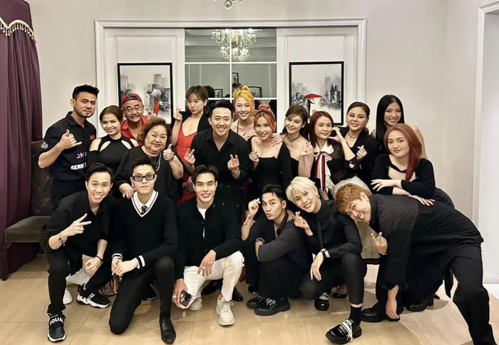 Trúc Nhân và Quang Trung đều vắng bóng tại tiệc sinh nhật Trấn Thành.