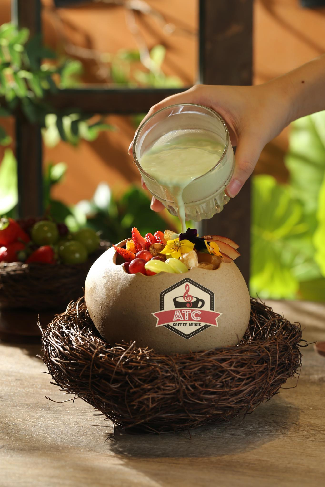 Thức uống của quán được trang trí rất cầu kỳ. Ảnh: ATC CAFE Thức uống của quán được trang trí rất cầu kỳ. Ảnh: ATC CAFE
