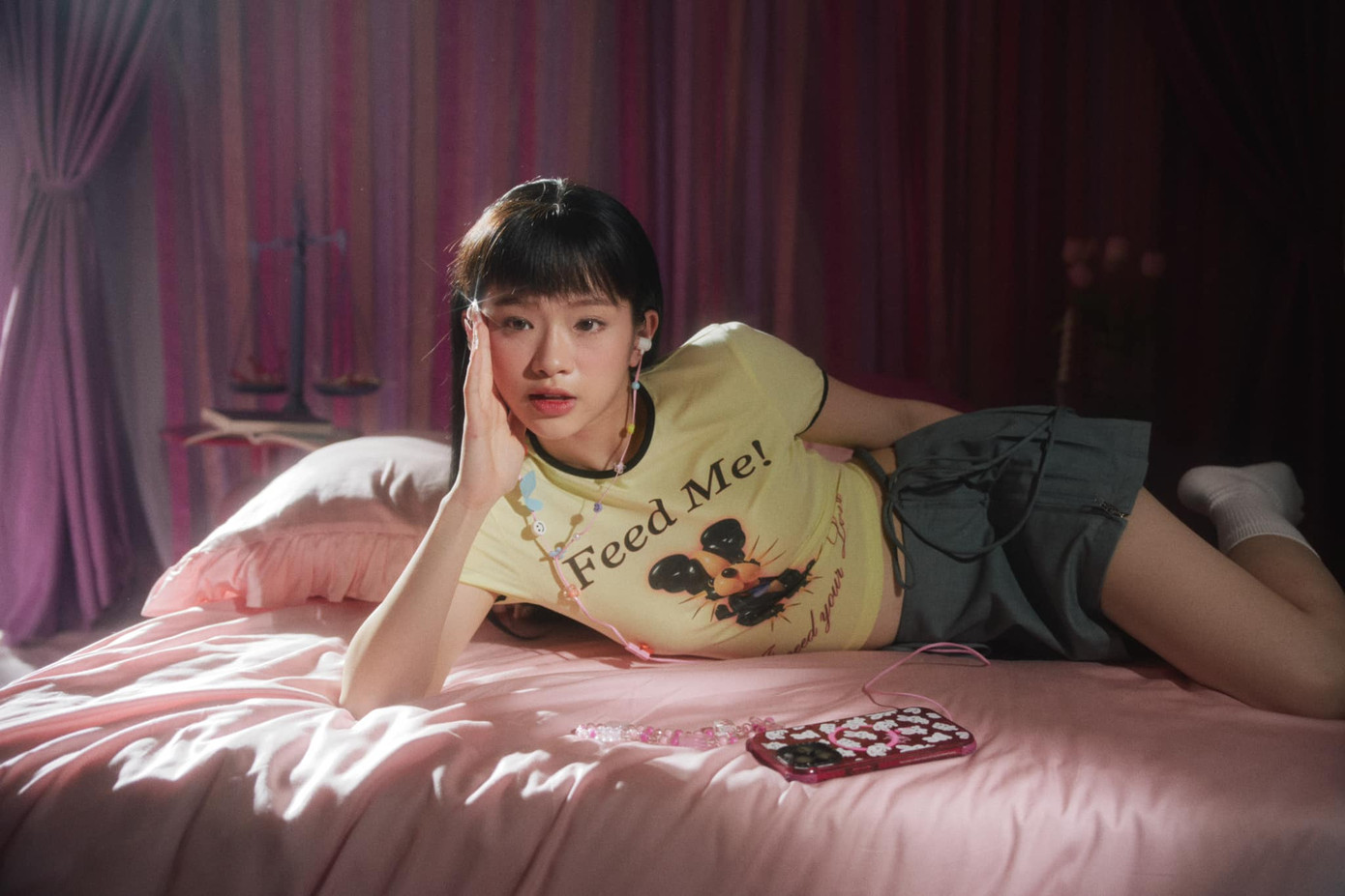 Giọng hát của nữ ca sĩ không được đánh giá cao dù MV debut đầu tư tiền tỉ.