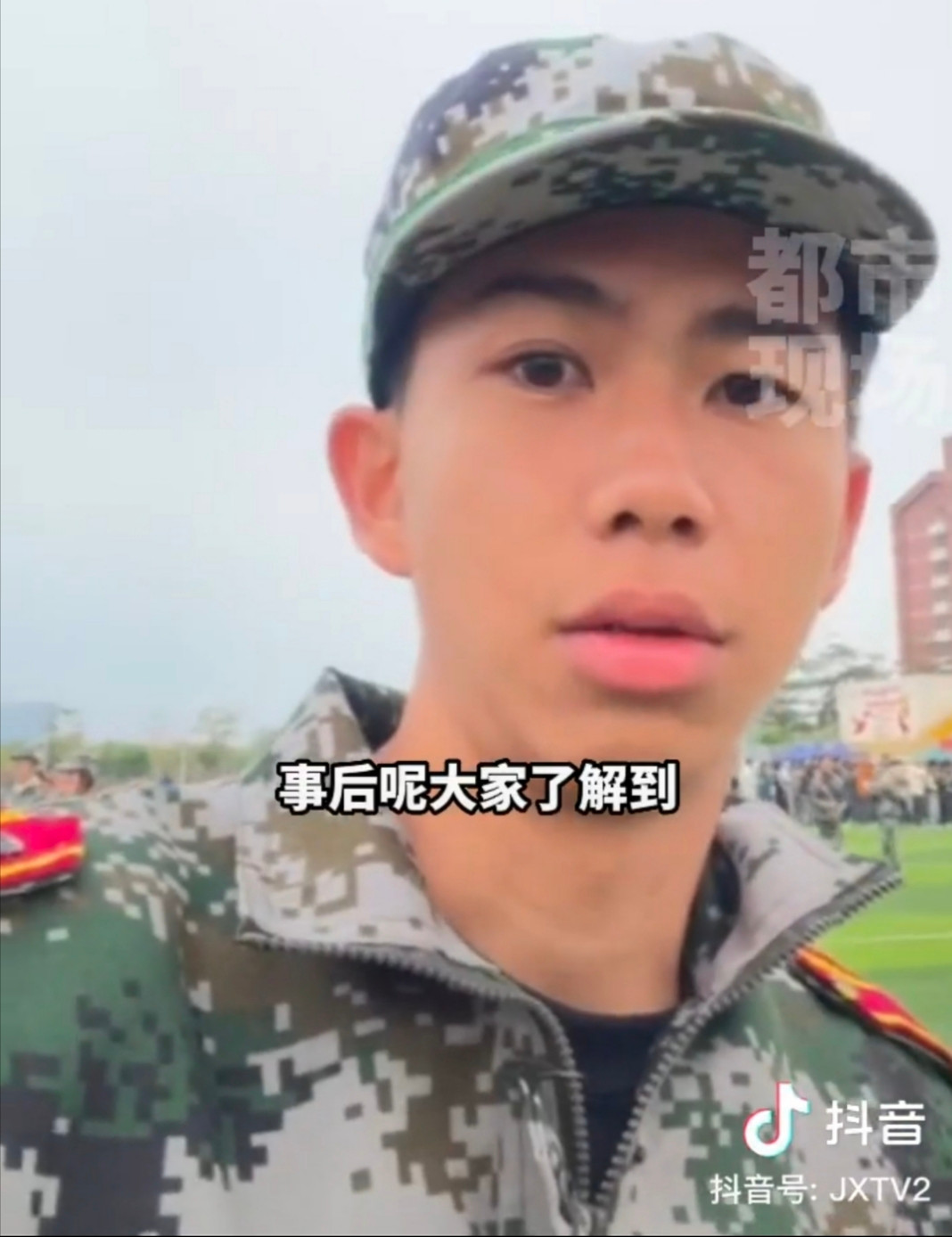 “Mọi người cứ nói tôi là anh hùng, tôi không đồng ý với điều này lắm, cứu người là trách nhiệm của tôi” - Yang nói. Nguồn: Douyin