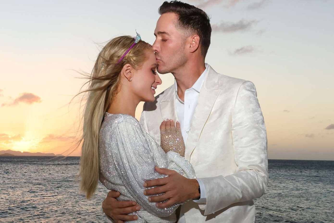 Chồng của Paris từng có con trước khi kết hôn với nữ triệu phú. Chồng của Paris từng có con trước khi kết hôn với nữ triệu phú.