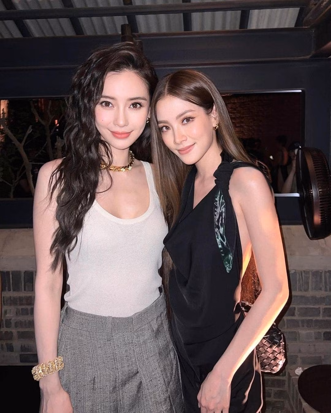 Khoảnh khắc “gấp đôi visual” của Baifern và Angelababy trở thành đề tài bàn tán.