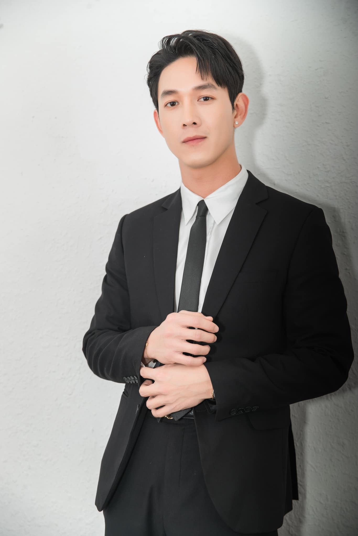 Song Luân hiện đang là gương mặt diễn viên trẻ nhận được sự quan tâm của công chúng. Song Luân hiện đang là gương mặt diễn viên trẻ nhận được sự quan tâm của công chúng.