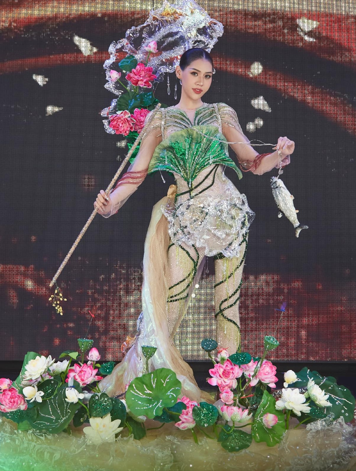 Cô nàng tỏa sáng với loạt giải thưởng phụ đầy ấn tượng. Cô nàng tỏa sáng với loạt giải thưởng phụ đầy ấn tượng.