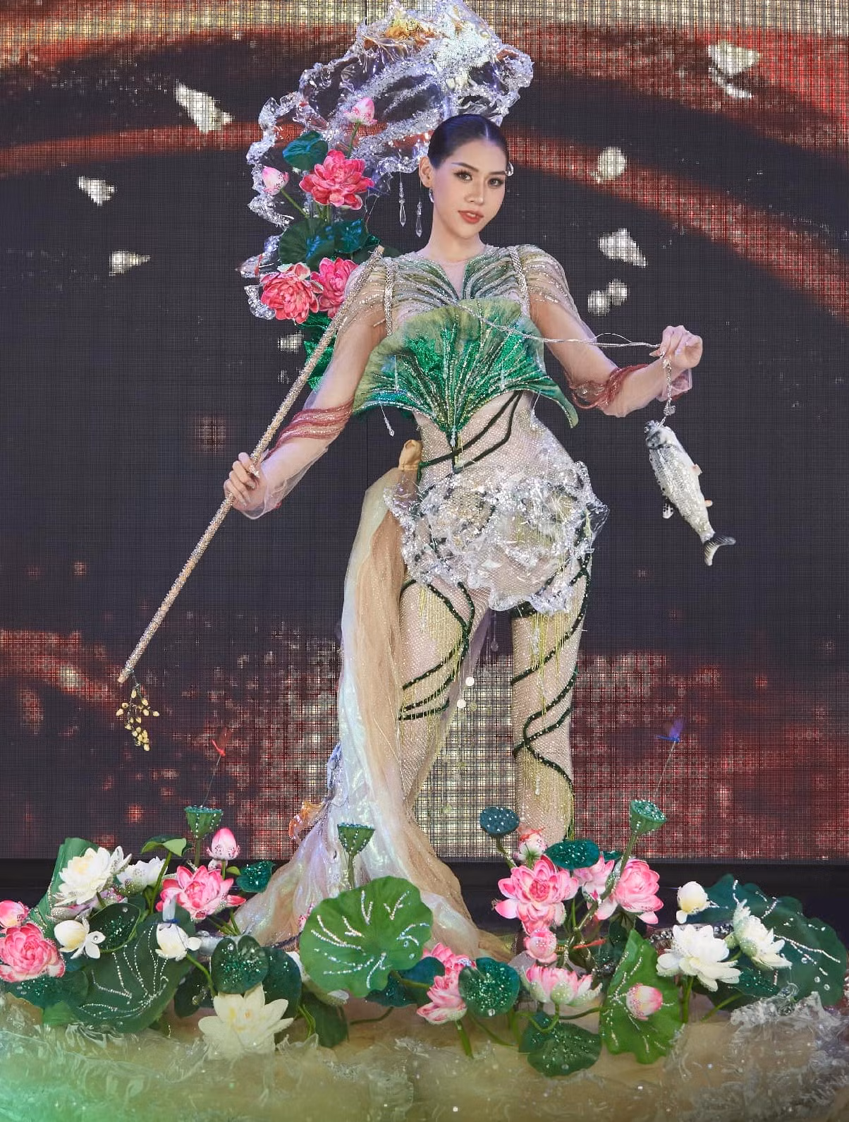 Cô nàng tỏa sáng với loạt giải thưởng phụ đầy ấn tượng. Cô nàng tỏa sáng với loạt giải thưởng phụ đầy ấn tượng.