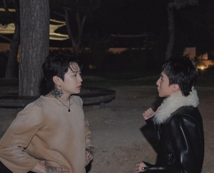 Cả hai vốn có mối quan hệ tương đối thân thiết với nhau từ trước.