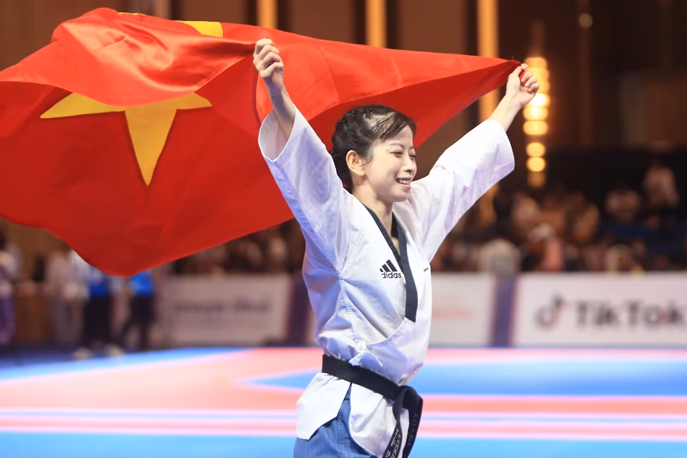 Châu Tuyết Vân vỡ òa khi giành HCV tại kì SEA Game cuối cùng trong sự nghiệp. Ảnh: Trọng Hiếu Nguyễn