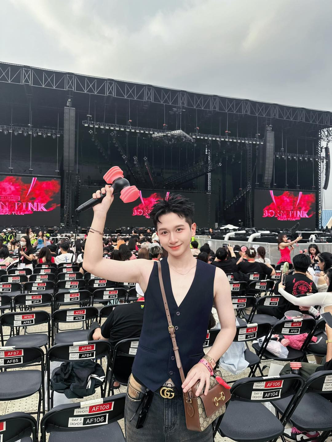 Đỗ Hoàng Dương diện set đồ hiệu &quot;đu idol&quot;.