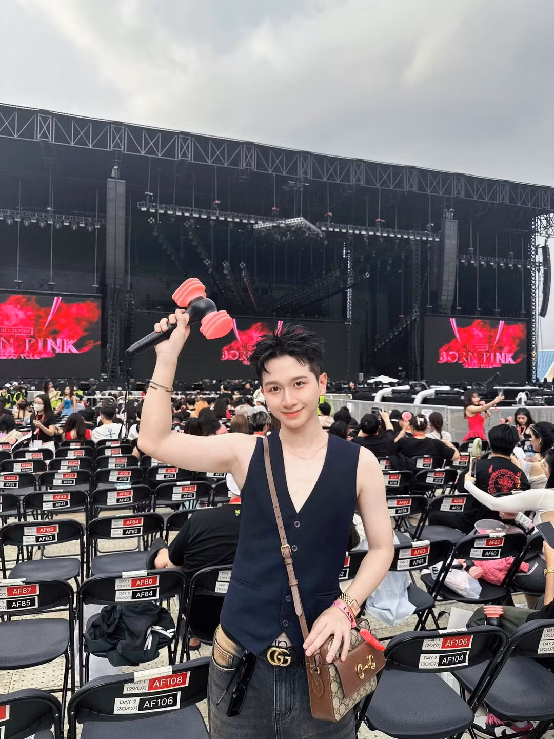 Đỗ Hoàng Dương diện set đồ hiệu "đu idol".