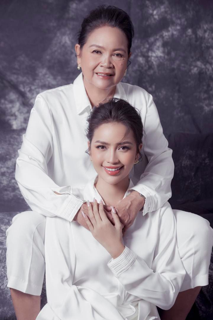 Nhan sắc mẹ con Ngọc Châu được đánh giá có nhiều nét tương đồng.