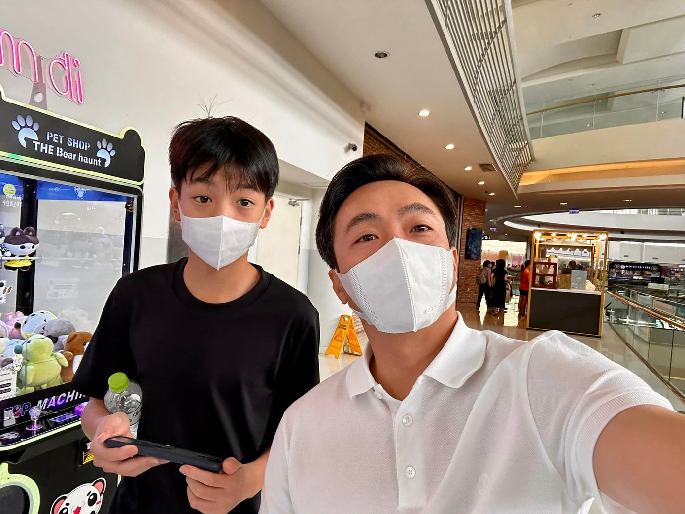 Cường Đô La cũng dành thời gian đưa Subeo đi xem phim vào cuối tuần. Cường Đô La cũng dành thời gian đưa Subeo đi xem phim vào cuối tuần.