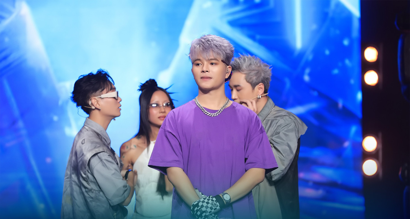 Quang Anh Rhyder xuất hiện tại Rap Việt khiến nhiều người bất ngờ. Quang Anh Rhyder xuất hiện tại Rap Việt khiến nhiều người bất ngờ.