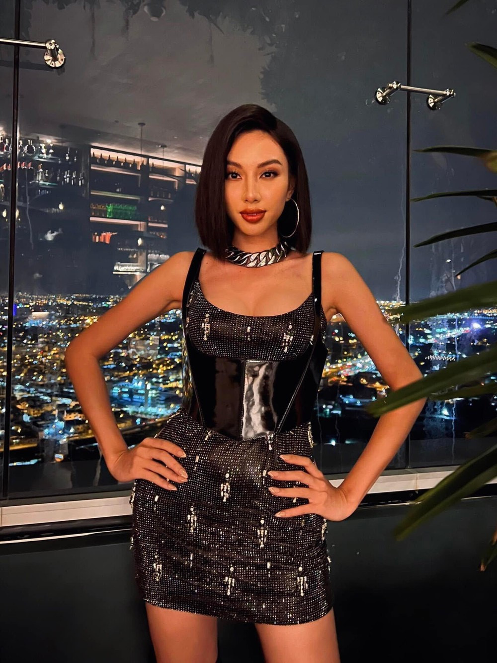 Nhìn ngỡ Tóc Tiên nhưng lại là Thùy Tiên. Nhìn ngỡ Tóc Tiên nhưng lại là Thùy Tiên.