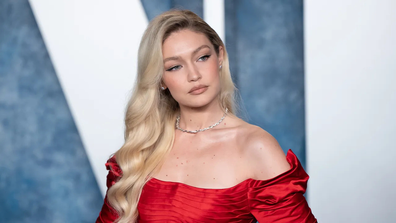 Gigi Hadid và bạn bị phạt 1000 đôla mỗi người.