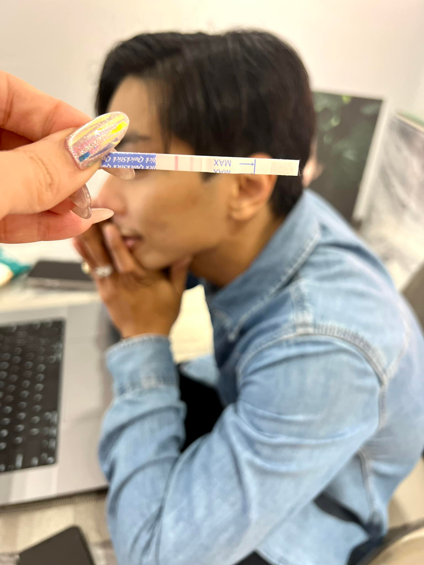 "Món quà" đặc biệt của Khánh Thi nhân dịp 8/3 khiến cư dân mạng bất ngờ.