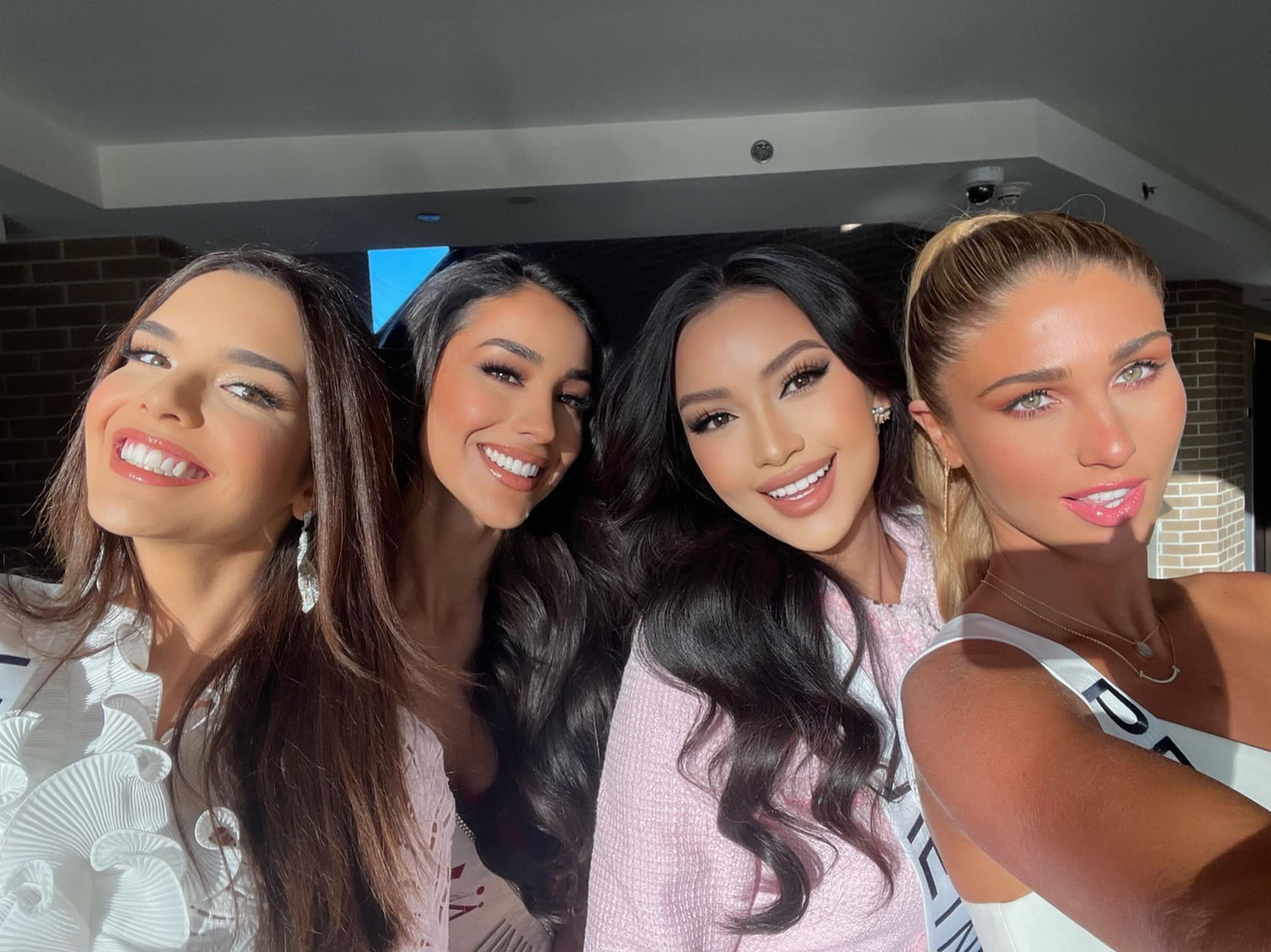 Nhan sắc của nàng hậu không bị "lép vế" trước các thí sinh khác.