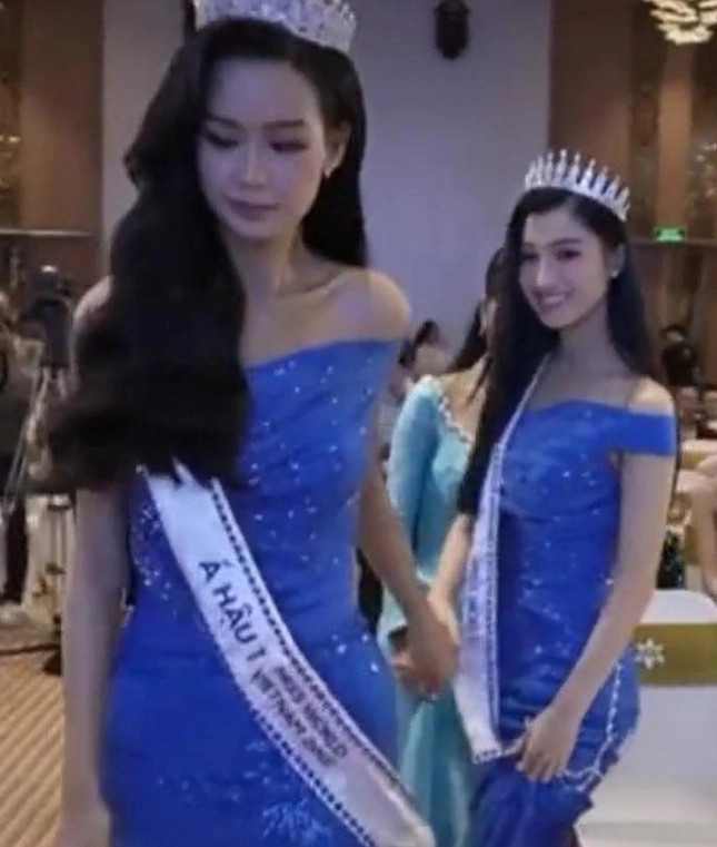 Phương Nhi từng chia sẻ bản thân là người có phần nhút nhát, ngại đám đông.