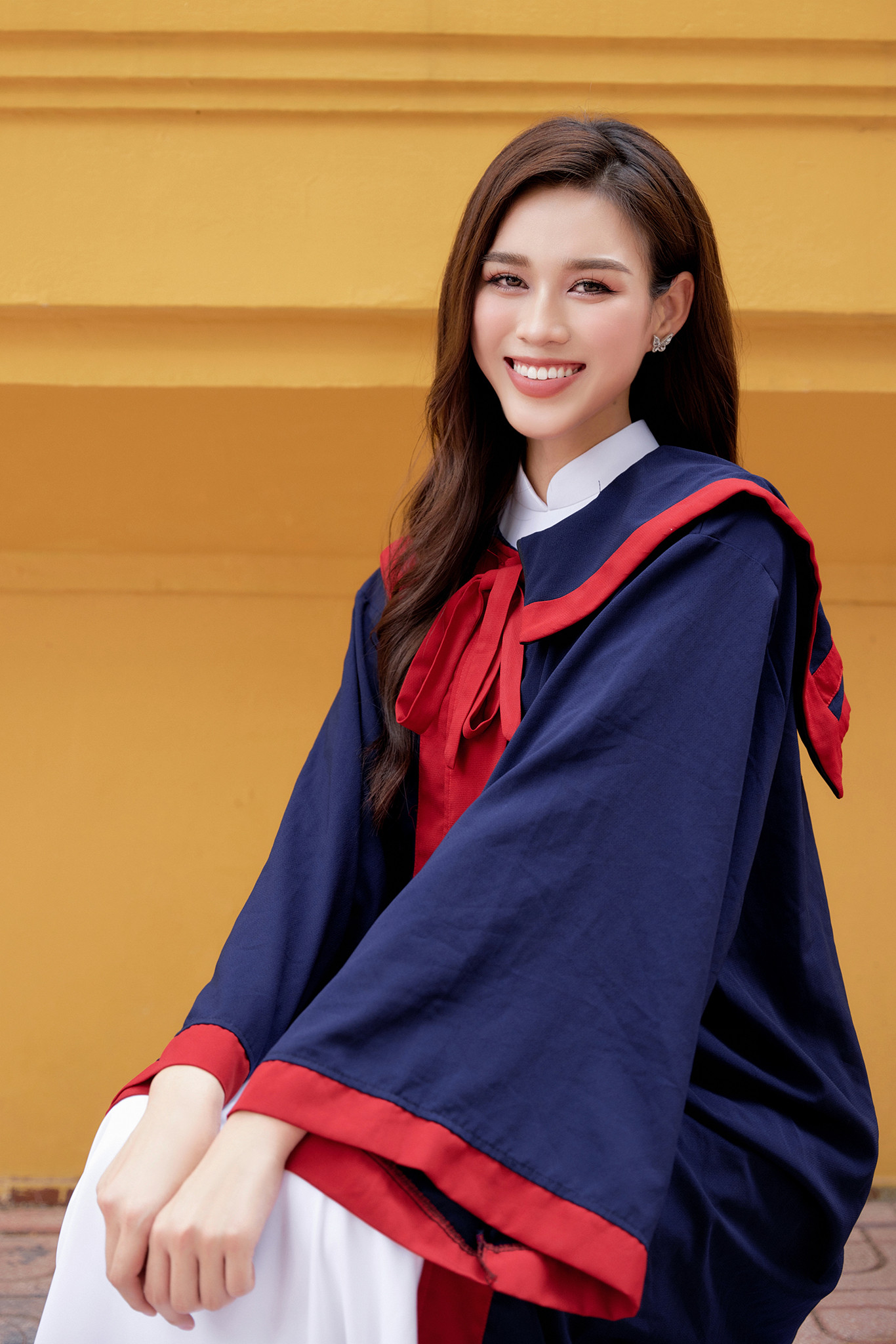 Hoa hậu Đỗ Thị Hà vẫn tiếp tục việc học sau khi đăng quang hoa hậu. Hoa hậu Đỗ Thị Hà vẫn tiếp tục việc học sau khi đăng quang hoa hậu.