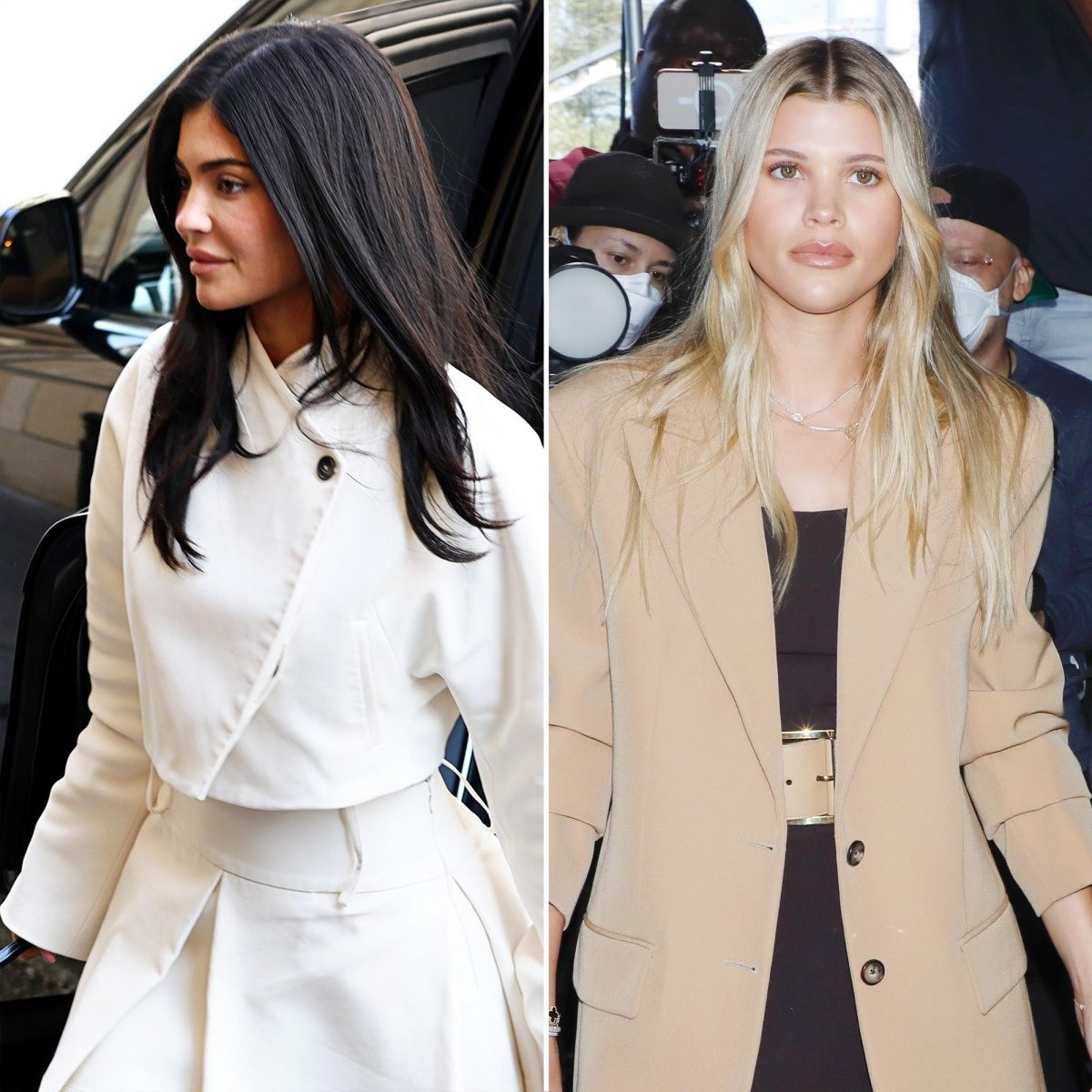 Bỗng dưng kín đáo, Kylie Jenner liền bị tố sao chép Sofia Richie. Bỗng dưng kín đáo, Kylie Jenner liền bị tố sao chép Sofia Richie.
