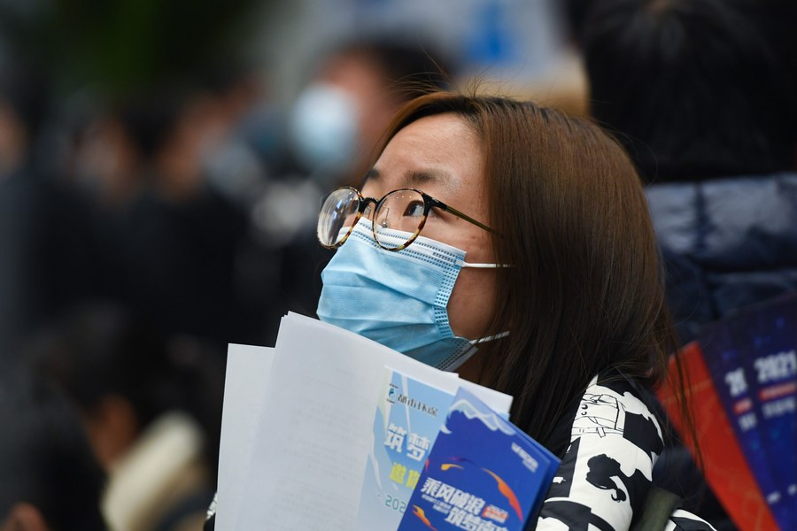 Các sinh viên sẵn sàng chi hàng chục triệu để gia tăng cơ hội. - Nguồn: Xinhua