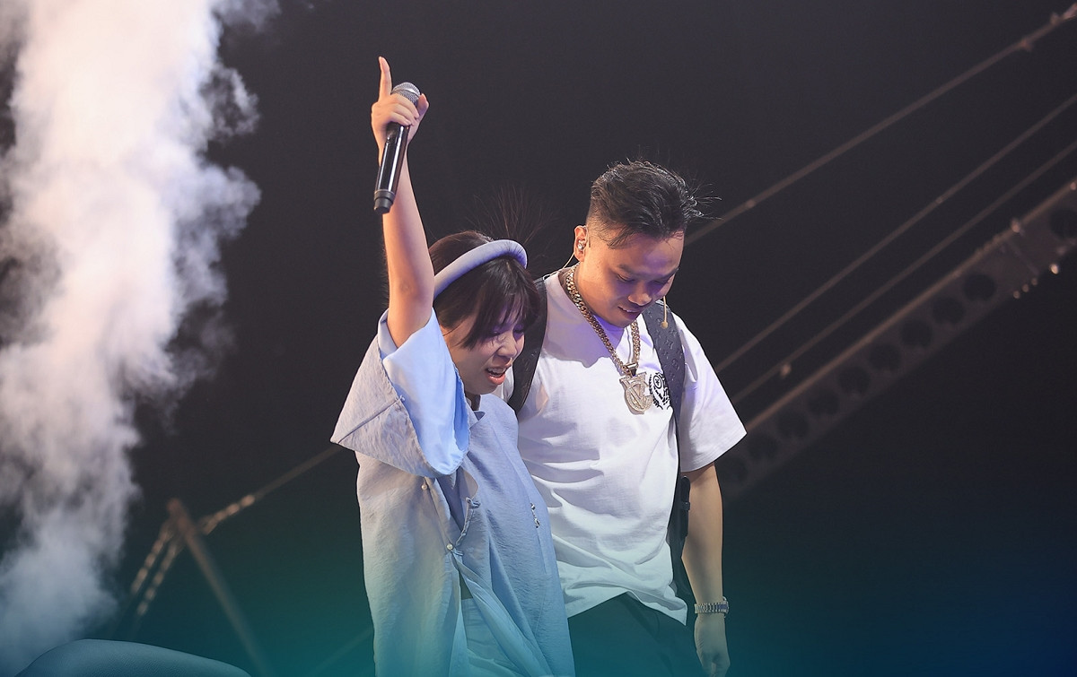 Việc hạn chế khi giao tiếp bằng tiếng Việt trong chương trình đã khiến Thái VG có những câu nói viral như "She's so hợp" trên sóng Rap Việt mùa 3. Việc hạn chế khi giao tiếp bằng tiếng Việt trong chương trình đã khiến Thái VG có những câu nói viral như "She's so hợp" trên sóng Rap Việt mùa 3.