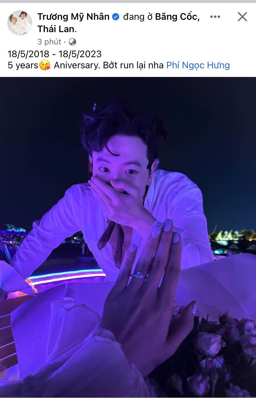 Khoảnh khắc cầu hôn của Phí Ngọc Hưng nhận về sự quan tâm lớn của công chúng.