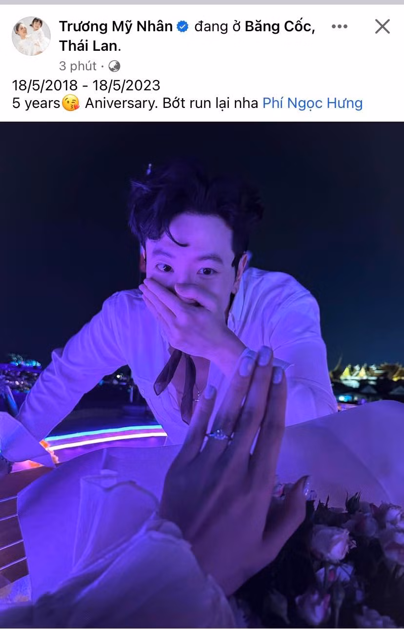 Khoảnh khắc cầu hôn của Phí Ngọc Hưng nhận về sự quan tâm lớn của công chúng.