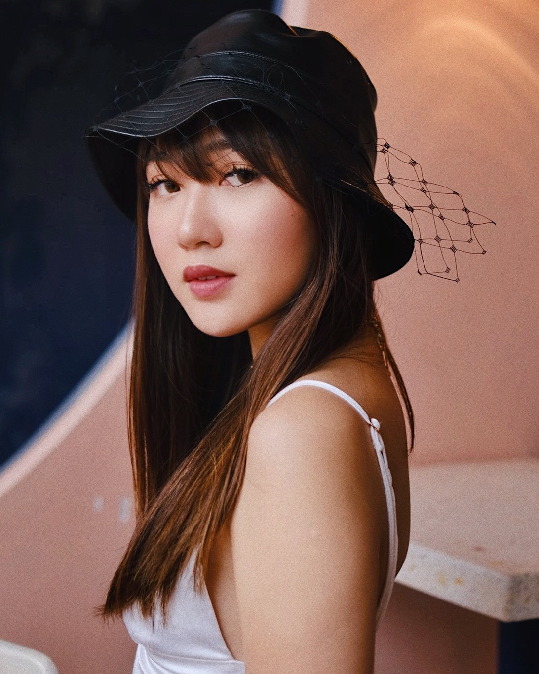 Chloe Nguyễn nhận được sự yêu mến từ các bạn trẻ bởi những chia sẻ thú vị và thực tế.