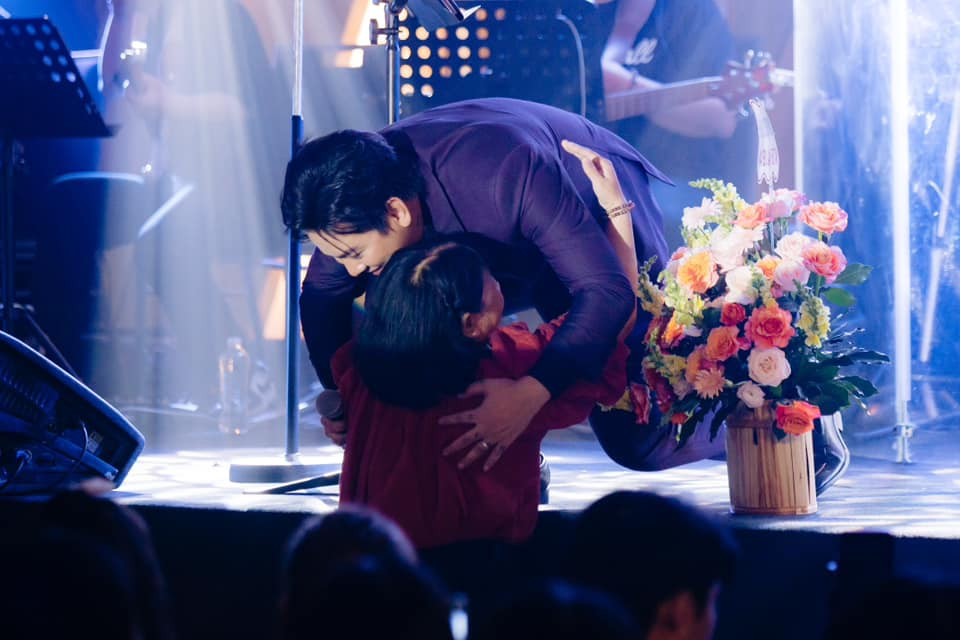 Dù cuộc sống trắc trở nhưng Hoài Lâm vẫn được nhiều khán giả yêu mến và ủng hộ.