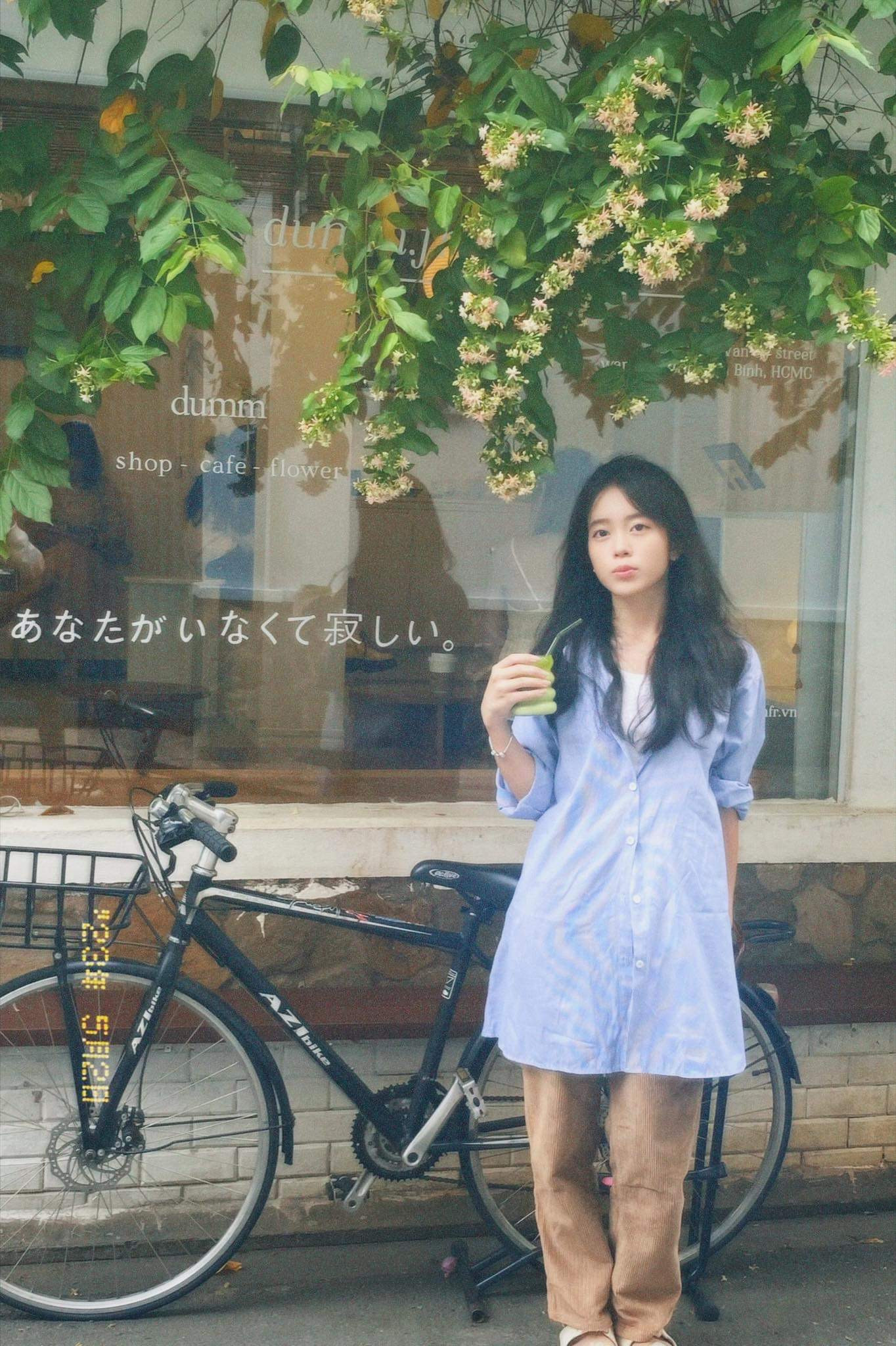 Huỳnh Nhi luôn tìm dẫn chứng mới mẻ, độc lạ ở các trang học văn trên Tiktok hoặc Instagram. Ảnh: NVCC