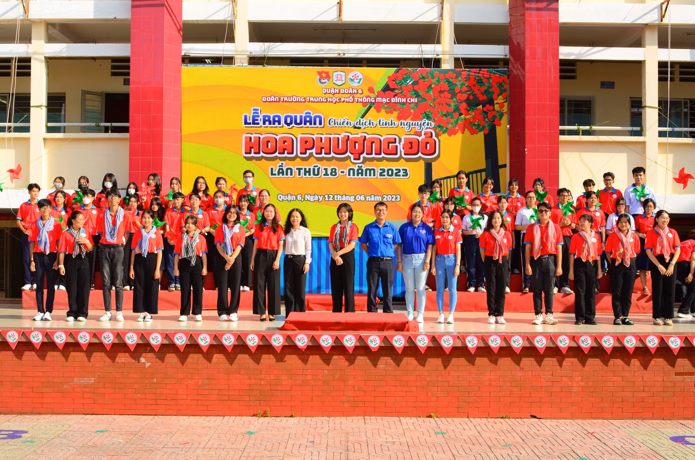 Lễ ra quân Chiến dịch Hoa Phượng Đỏ lần thứ 18 năm 2023 của trường THPT Mạc Đĩnh Chi. Ảnh: Chiến dịch Hoa Phượng Đỏ - THPT Mạc Đĩnh Chi Lễ ra quân Chiến dịch Hoa Phượng Đỏ lần thứ 18 năm 2023 của trường THPT Mạc Đĩnh Chi. Ảnh: Chiến dịch Hoa Phượng Đỏ - THPT Mạc Đĩnh Chi