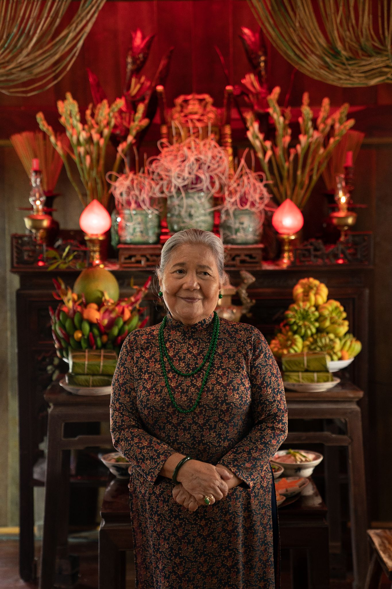 Đặc biệt phải kể đến sự xuất hiện của “bà nội quốc dân” NSƯT Lê Thiện. Đặc biệt phải kể đến sự xuất hiện của “bà nội quốc dân” NSƯT Lê Thiện.