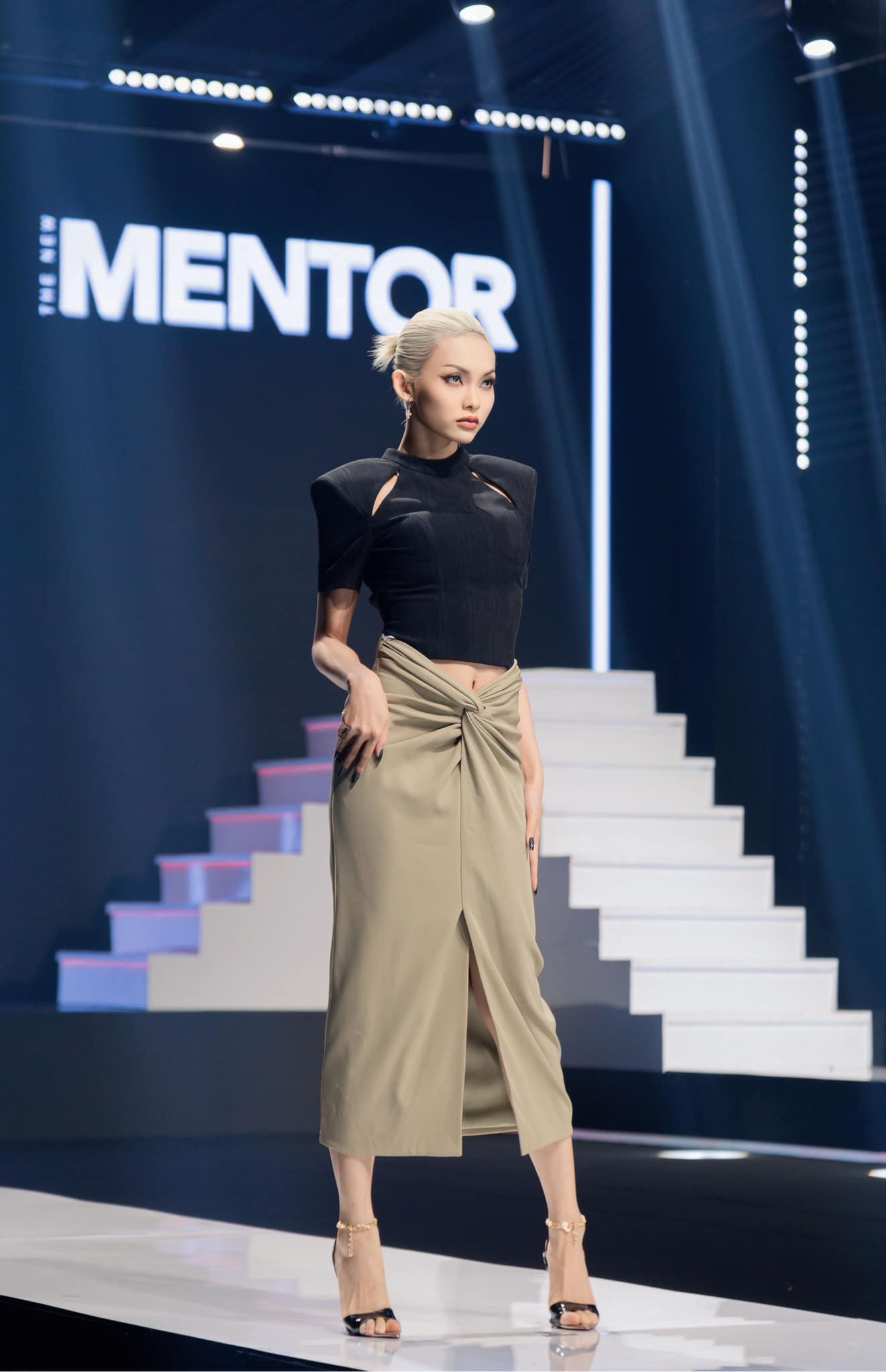 Dù sở hữu nhiều lợi thế về ngoại hình và kinh nghiệm nhưng Thiếu Lan vẫn còn "kém duyên" tại các cuộc thi. Dù sở hữu nhiều lợi thế về ngoại hình và kinh nghiệm nhưng Thiếu Lan vẫn còn "kém duyên" tại các cuộc thi.