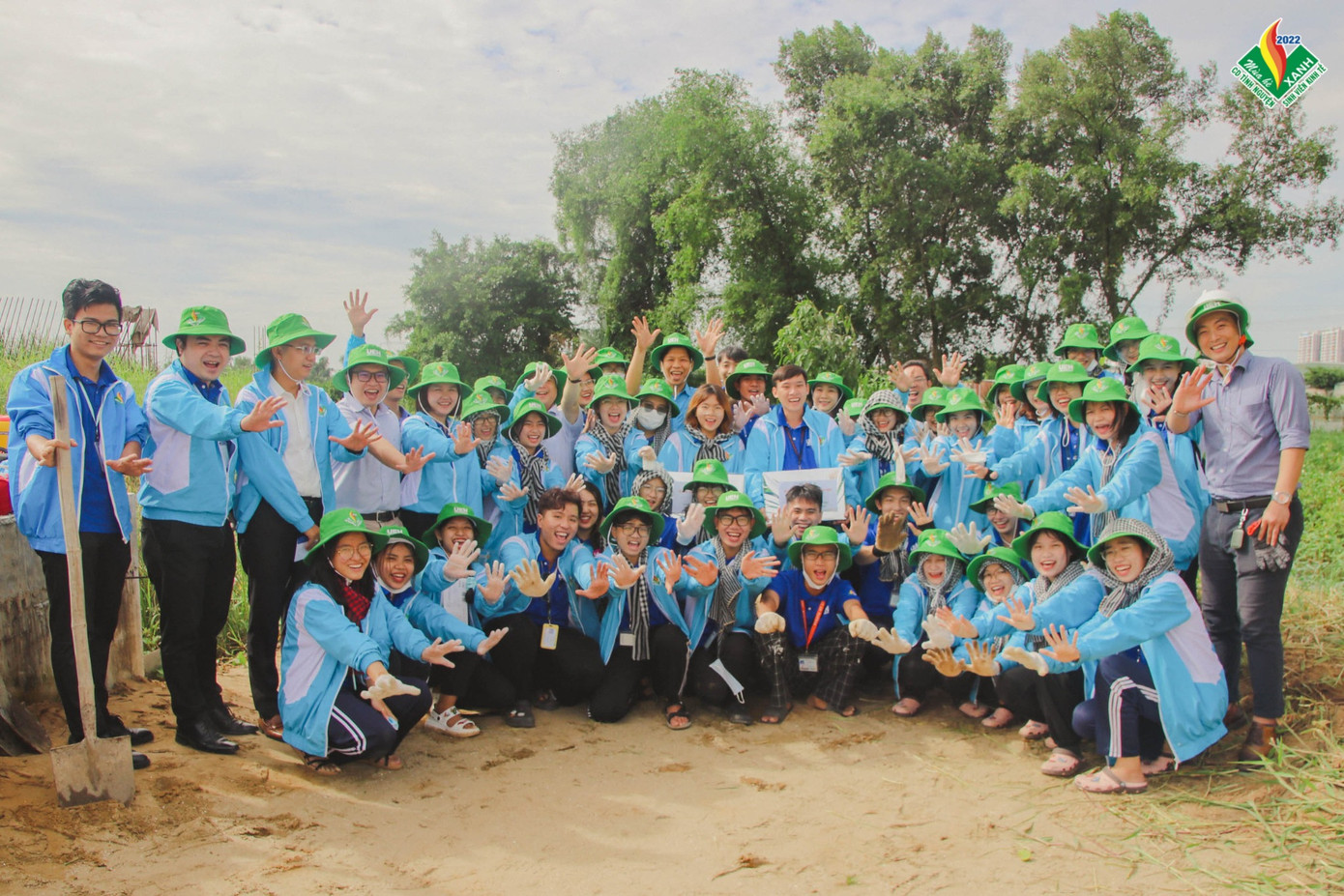 Những chiến sĩ Mùa Hè Xanh 2022. Ảnh: Fanpage Chiến dịch Tình nguyện Sinh viên Kinh tế.