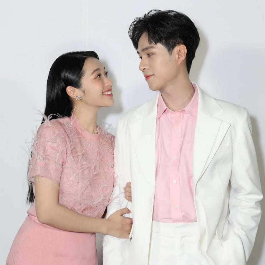 Khoảnh khắc ngọt ngào của cặp đôi trước đó. Khoảnh khắc ngọt ngào của cặp đôi trước đó.