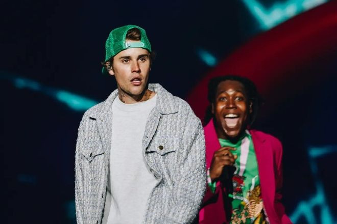 Justin Bieber xuất hiện tại lễ hội âm nhạc Rolling Loud sau khi thông báo hủy bỏ tour diễn. Justin Bieber xuất hiện tại lễ hội âm nhạc Rolling Loud sau khi thông báo hủy bỏ tour diễn.