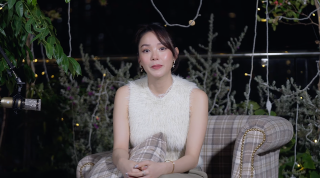 Minh Hằng xúc động trước khoảnh khắc lần đầu nhìn thấy phôi thai trong cơ thể của mình. Minh Hằng xúc động trước khoảnh khắc lần đầu nhìn thấy phôi thai trong cơ thể của mình.