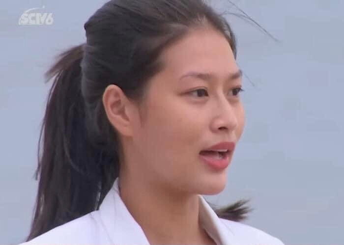 Hoa hậu Thiên Ân mạnh dạn để mặt mộc trong ngày đầu nhập ngũ. Nàng hậu gây chú ý khi "chơi lớn" không kẻ chân mày. Hoa hậu Thiên Ân mạnh dạn để mặt mộc trong ngày đầu nhập ngũ. Nàng hậu gây chú ý khi "chơi lớn" không kẻ chân mày.