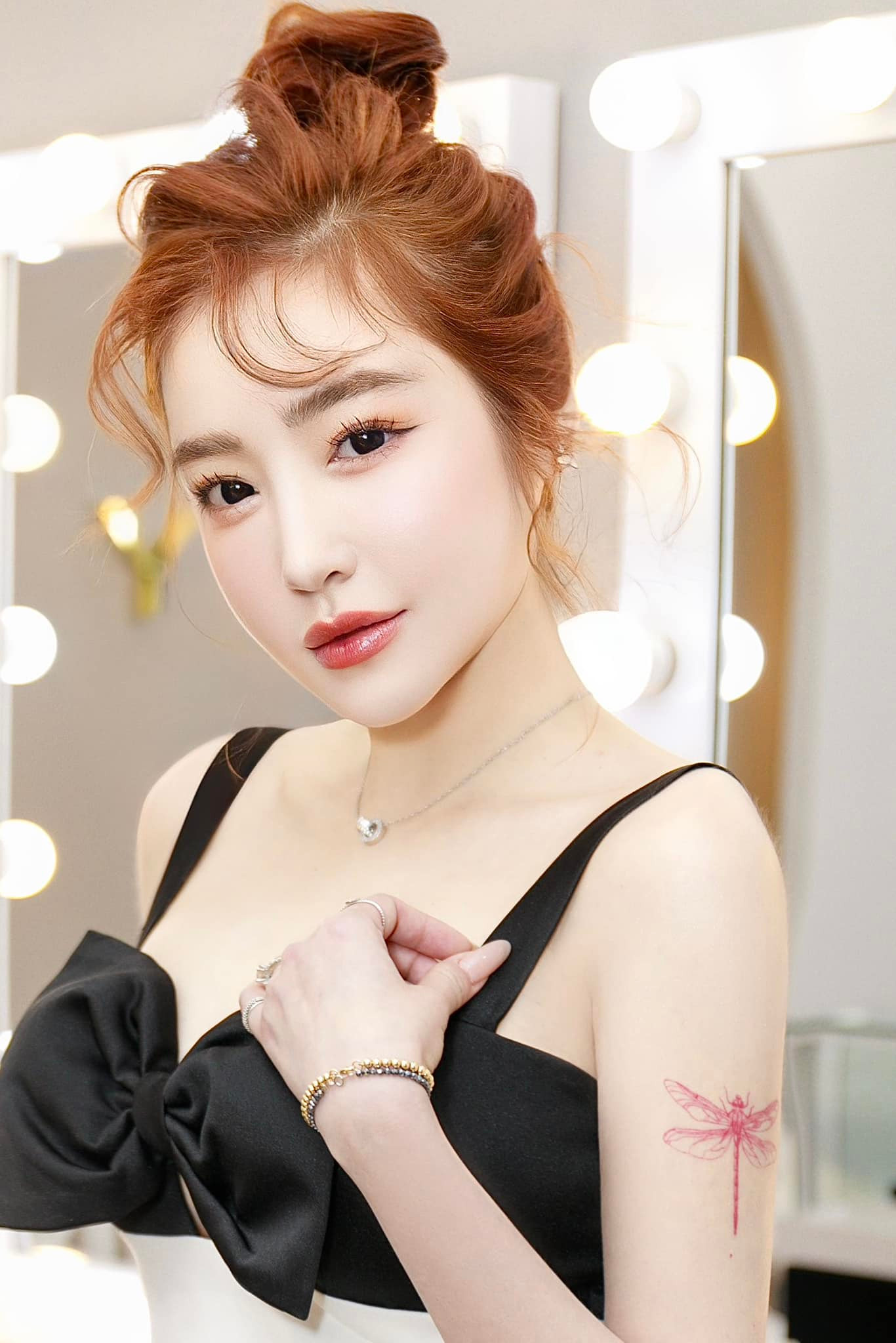 Dù ít dần hoạt động nghệ thuật nhưng tên tuổi cô nàng vẫn nhận được sự quan tâm lớn.