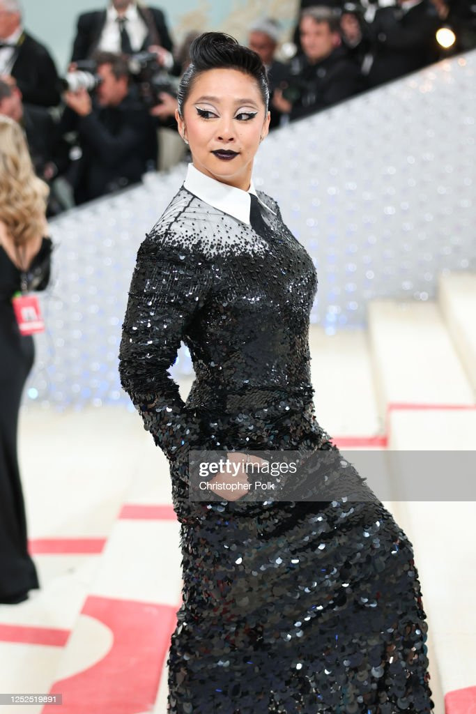 Stephanie Ann Hsu cùng kiểu trang điểm nhấn nhá vào đôi môi đen ấn tượng.