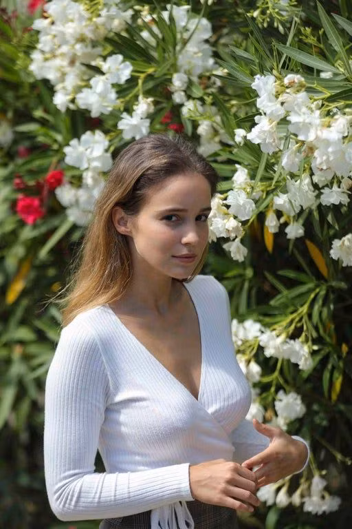 Alba Baptista đã giành được nhiều giải thưởng ấn tượng cho sự nghiệp diễn xuất của mình, bao gồm cả giải European Shooting Star tại Liên hoan phim Berlin. Cô cũng được vinh danh là một trong Top 10 Ngôi sao đột phá năm 2020 của IMDb.