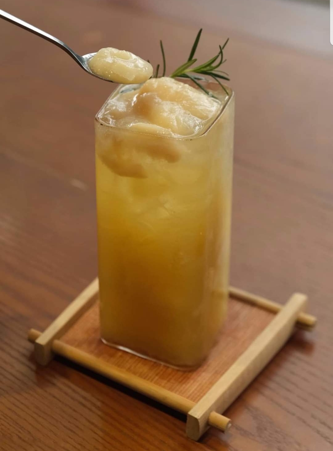 Spotlight của mùa hè năm nay thuộc về trà mãng cầu. (Ảnh: A mó re Coffe n Cakey)