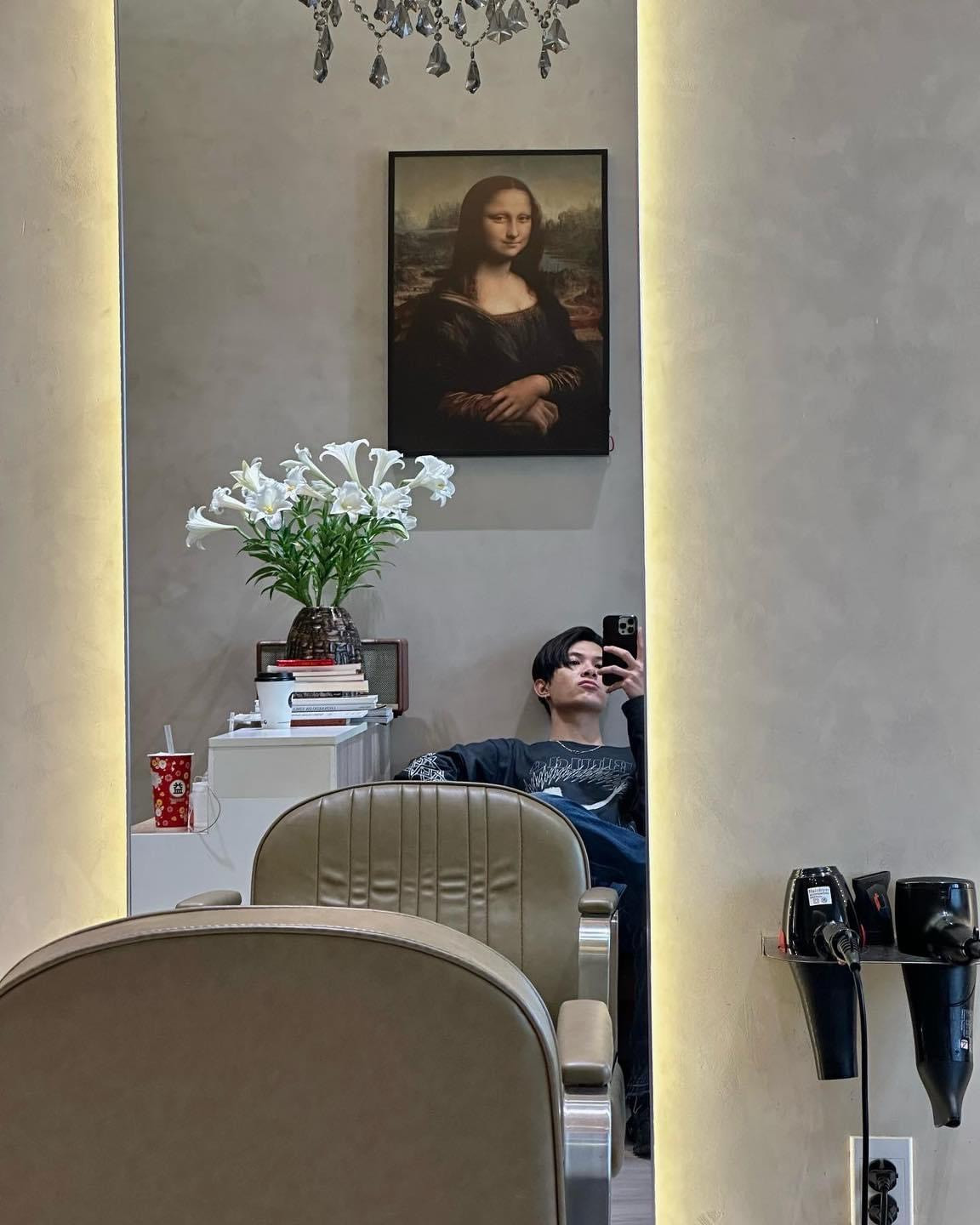 Hình ảnh ông xã Diệu Nhi với mãi cũ trước khi "xuống tóc". Hình ảnh ông xã Diệu Nhi với mãi cũ trước khi "xuống tóc".