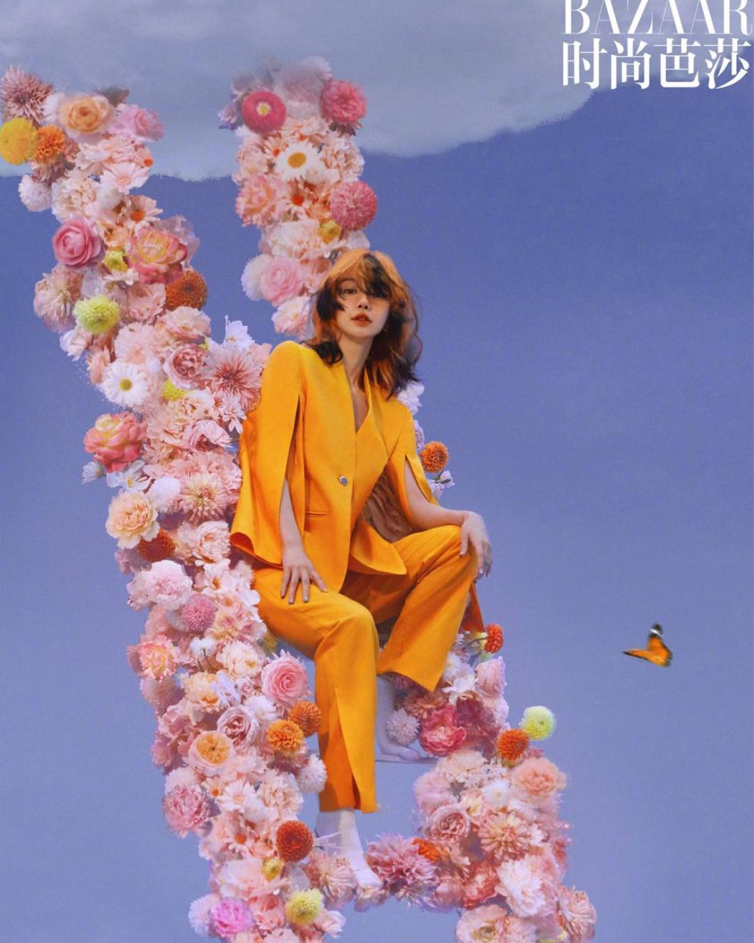 Thần thái cuốn hút của Angela Baby khiến người xem chìm đắm trong không gian thần tiên.