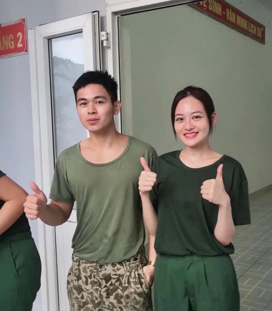 Diễn viên Thùy Anh được cộng đồng mạng "săn đón" khi xuất hiện xinh đẹp, rạng rỡ tại Sao Nhập Ngũ. Diễn viên Thùy Anh được cộng đồng mạng "săn đón" khi xuất hiện xinh đẹp, rạng rỡ tại Sao Nhập Ngũ.