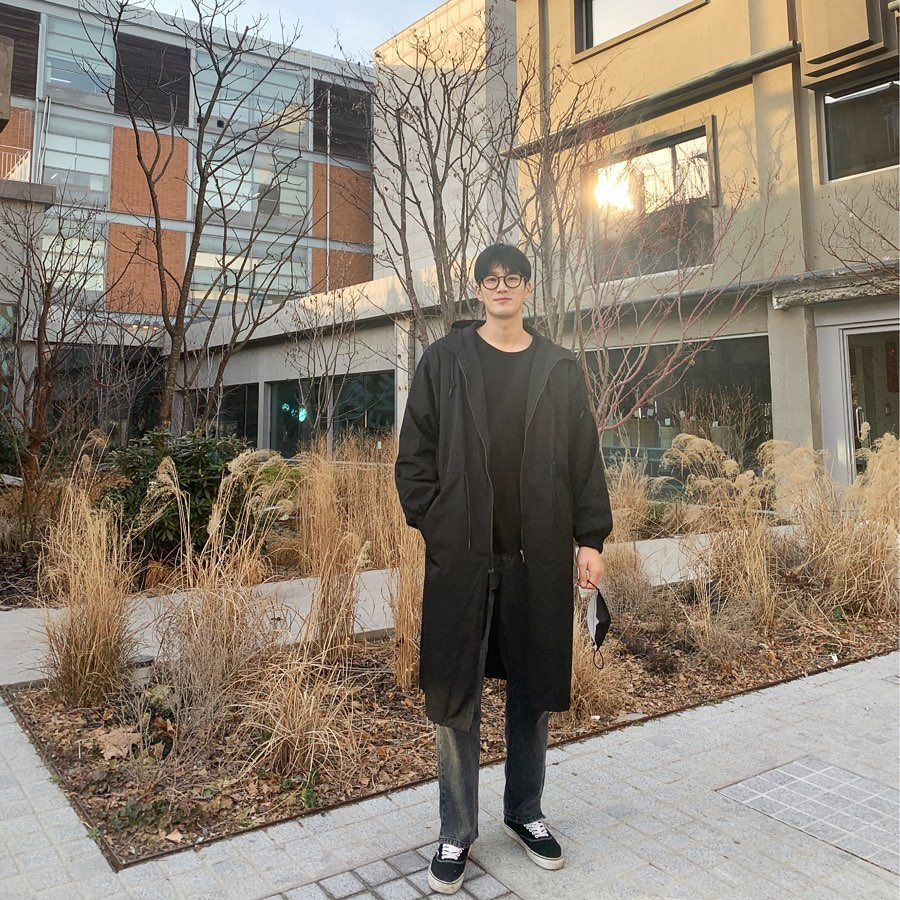 Khi diện all-black, Bo Hyun mang lại cảm giác boyfriend material chuẩn phong cách Hàn.