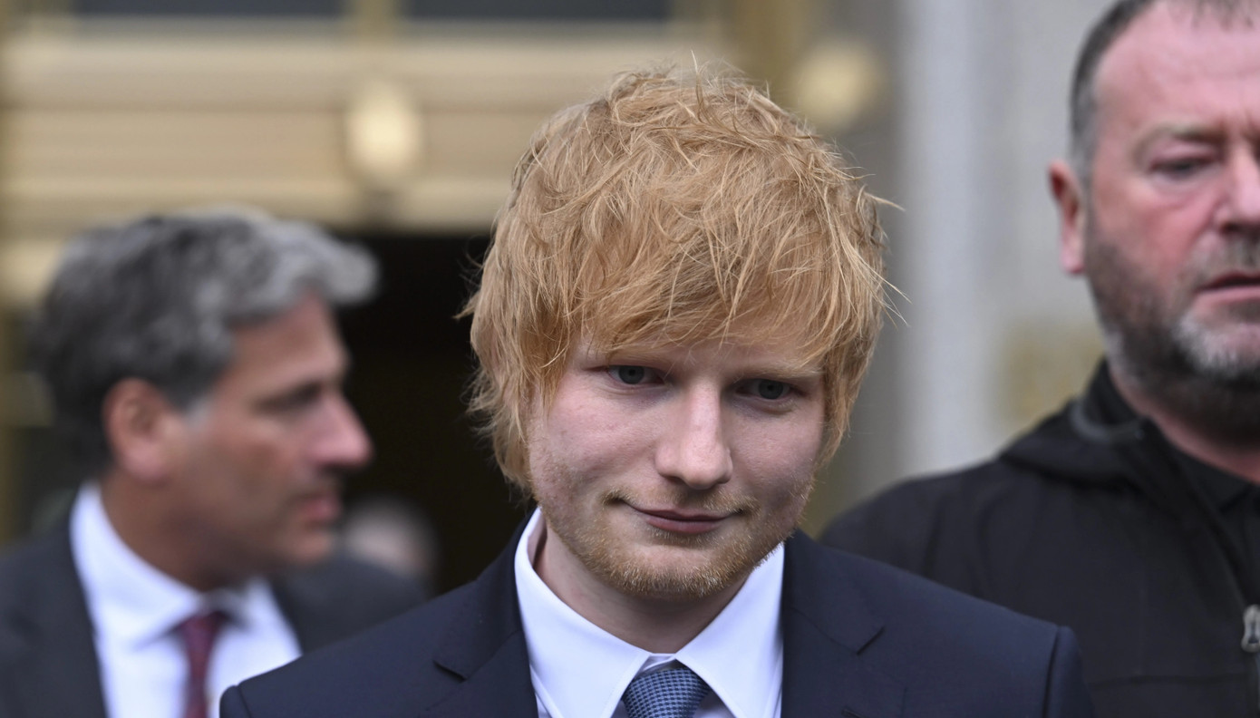 Ed Sheeran căng thẳng khi tham dự phiên tòa.