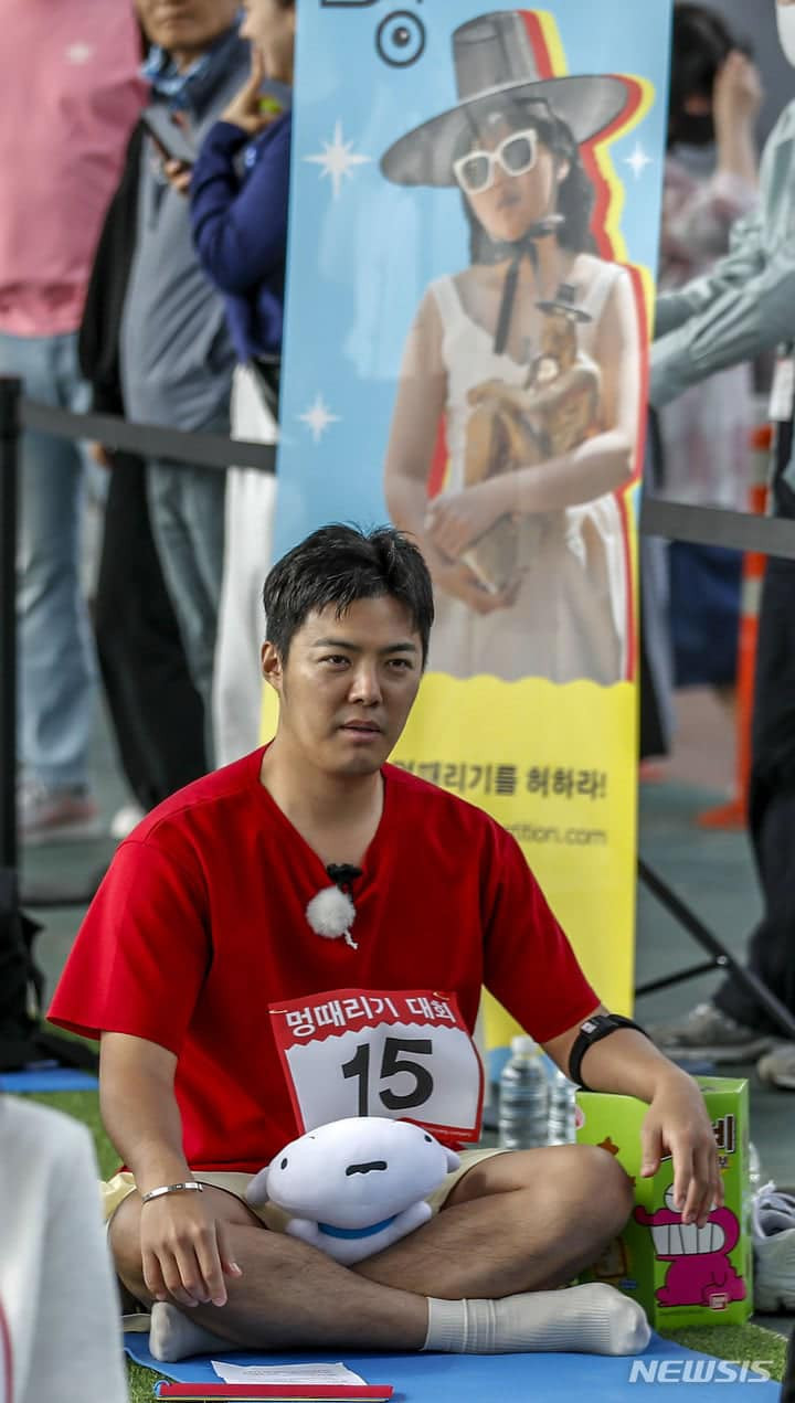 Nhiều người nổi tiếng cũng từng đăng ký tham gia cuộc thi độc lạ này. Nhiều người nổi tiếng cũng từng đăng ký tham gia cuộc thi độc lạ này.